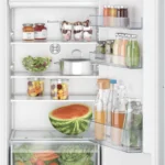 Série 2 Réfrigérateur intégrable avec compartiment congélation 122.1 x 54.1 cm Charnières à glissières KIL42NSE0