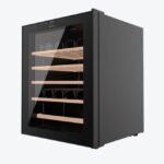 Cave à vin Bolero GrandSommelier 4850 Black Compressor, 48 bouteilles, avec système de refroidissement par compresseur pour une performance optimale. Température réglable et éclairage LED intérieur.