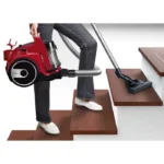 BOSCH BGC05AAA2 Cleann'n aspirateur sans sac rouge - 78 dB - 28 kWh/an - (h)epa - 9m - 1,5L - brosse universelle - brosse parquet – Image 2