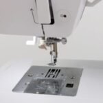 Bernina 4260366210536 Bernette Chicago 7 Machine à coudre et à broder, Blanc – Image 2