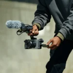 Sony ILME-FX2 B (Caméscope compact 4K60p – 33MPx – Exmor R CMOS sensor – Full Frame – XAVC HS – Monture E) – Image 3