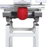 Machine à broder professionnelle – Maison Broderie Mirror – 1 tête, 15 aiguilles – Compacte, silencieuse, écran tactile HD, idéale pour petites séries et ateliers créatifs